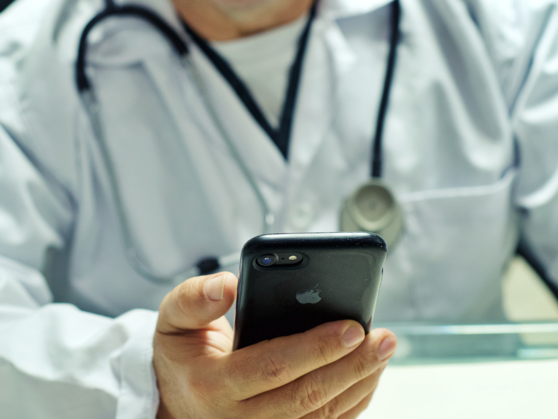 Oncologist calls for medical representatives